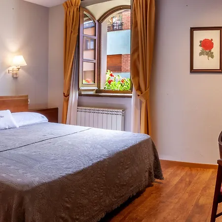Fonda Merce Hotell Llivia