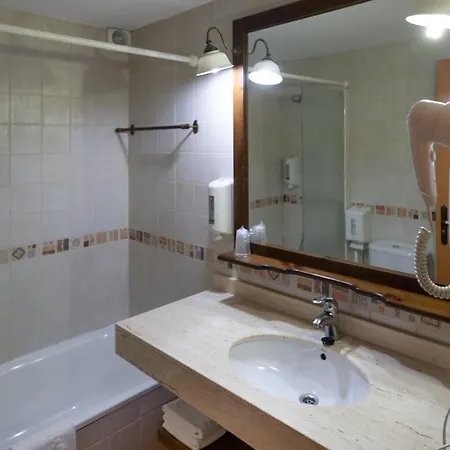 Fonda Merce 3* Llivia